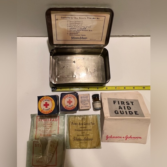 VINTAGE BOY SCOUTS OF AMERICA FIRST AID KIT. - Picture 9 of 9